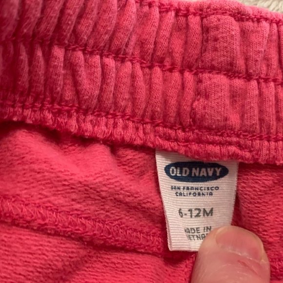 Two Pairs of Pants Oshkosh B'Gosh 9 Month - Old Navy 6- 12 Month - Picture 14 of 15